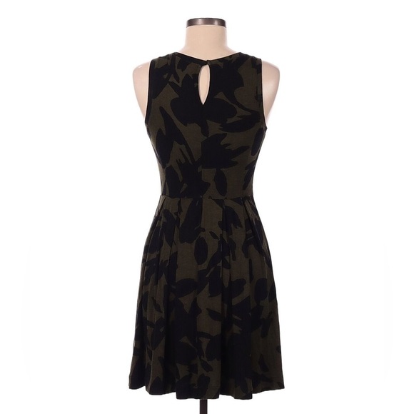 LOFT Green Sleeveless Casual Dress - Picture 2 of 8